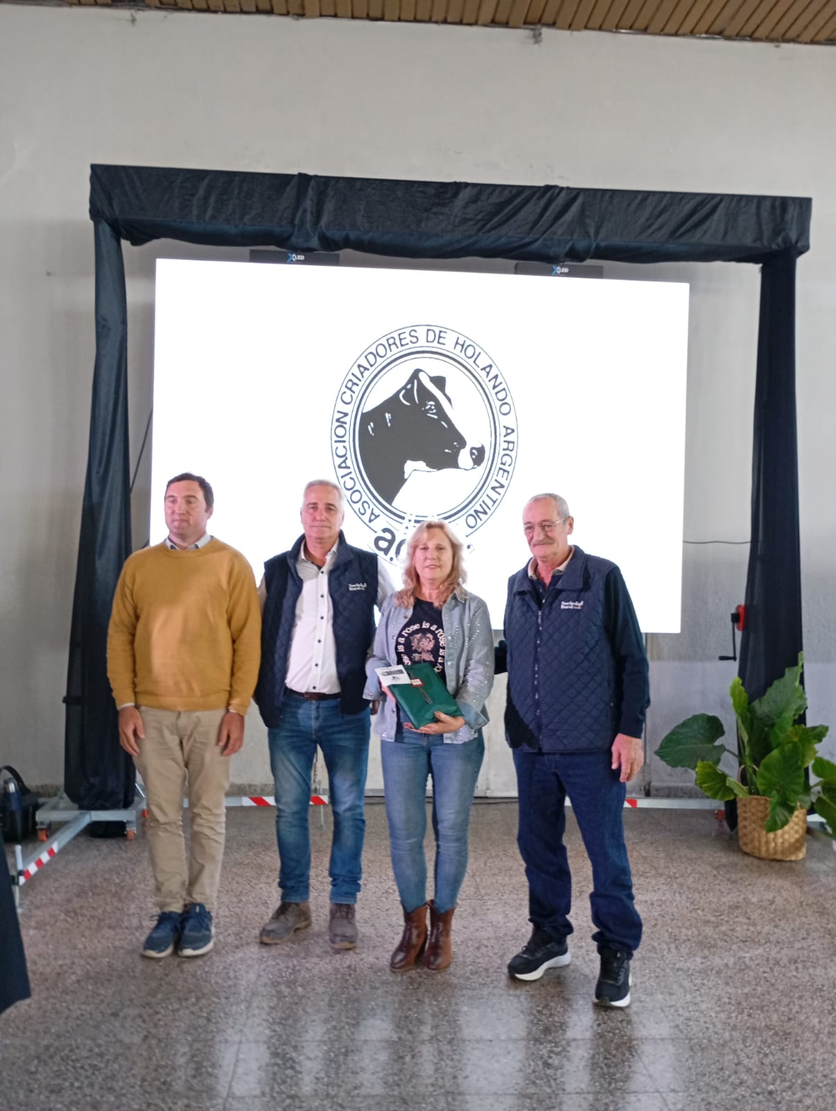 "Vidriera Genética" en Esperanza