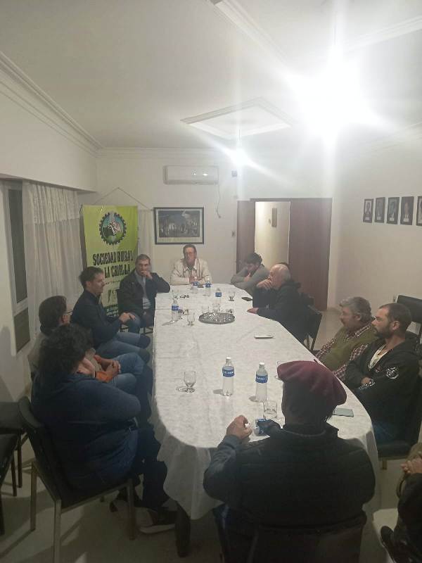 Cercanía y gestión: Encuentro institucional en la Sociedad Rural de La Criolla